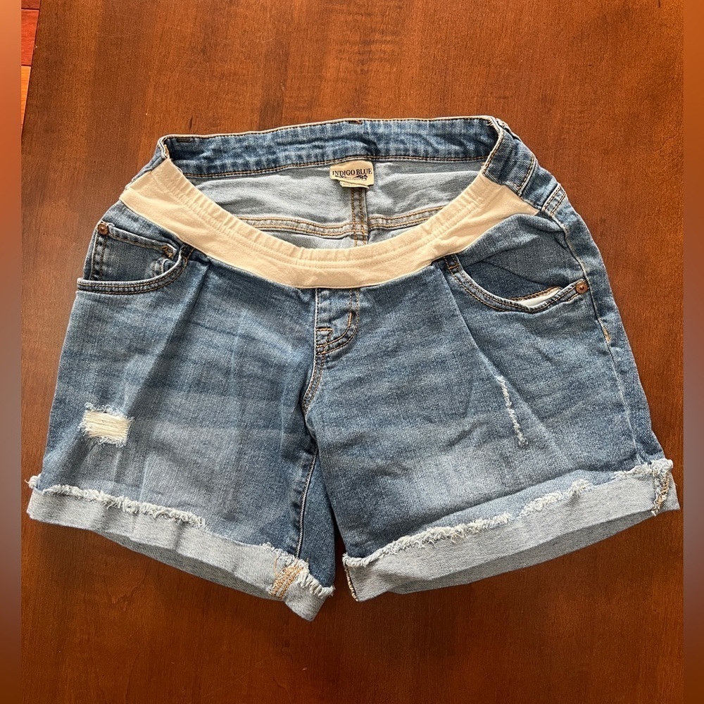 Indigo Blue maternity jean shorts size xsmall